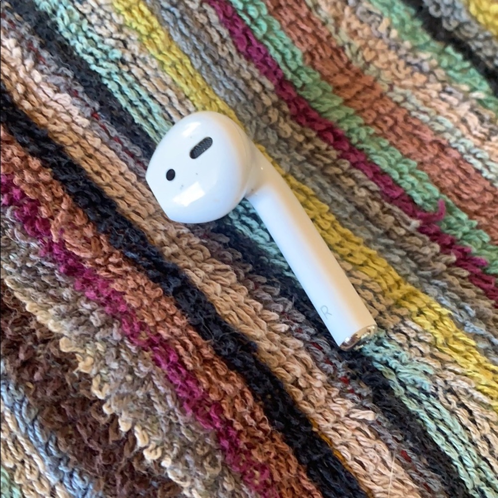 Generation 1 Earbud